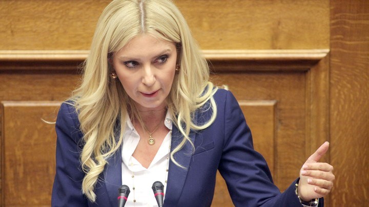 Ν.Δ.: Η κυβέρνηση συνδέει την κατάργηση του φόρου στο κρασί με ένα νέο χαράτσι στο τσίπουρο