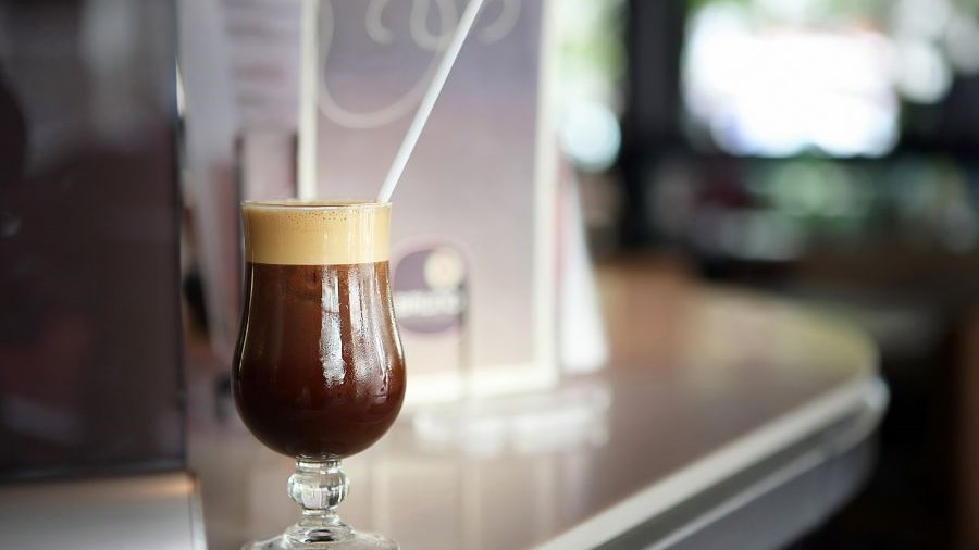 Το κόλπο για να διατηρείτε συνεχώς δροσερό τον καφέ σας