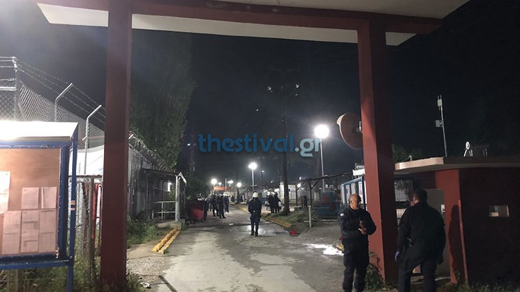 Επεισόδια μεταξύ προσφύγων και μεταναστών στη Θεσσαλονίκη – Τέσσερις τραυματίες – ΦΩΤΟ – ΒΙΝΤΕΟ