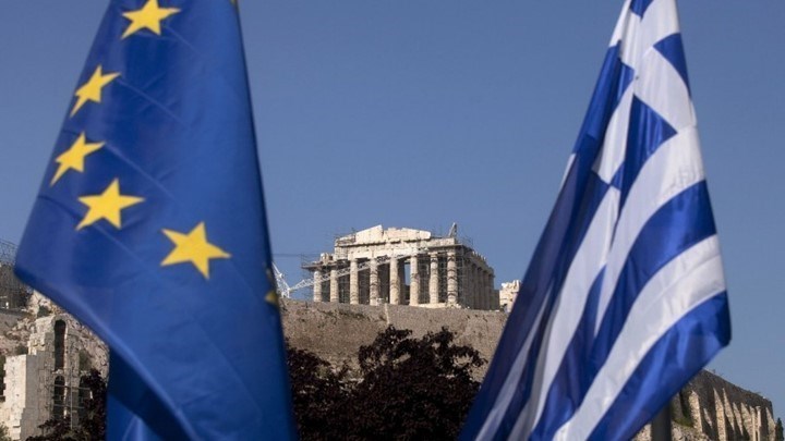 WSJ: Η Ελλάδα σε απόσταση αναπνοής από την “απελευθέρωσή” της από τα μνημόνια