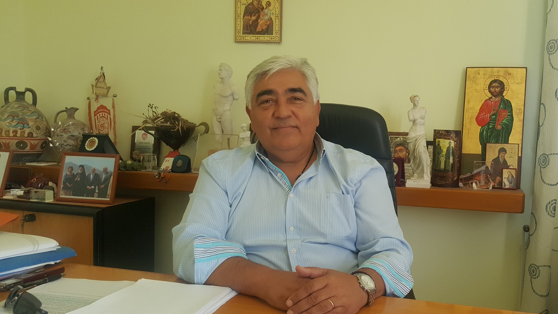 Ο Δήμαρχος Μήλου στον Realfm 97,8 για την άφιξη μεταναστών στο νησί: Τους έχουμε μαντρωμένους και περνάνε καλά