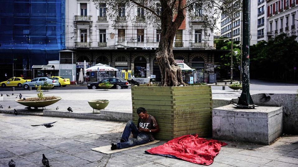 Bild: Σε έξαρση η εμπορία προσφυγικών εγγράφων στην Αθήνα – Ποιες είναι οι “χρυσές πιάτσες”