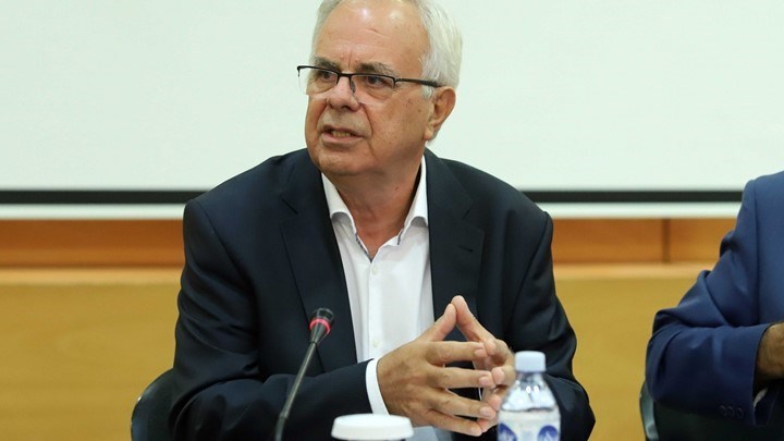 Τι απαντά ο υπουργός Αγροτικής Ανάπτυξης για τον ειδικό φόρο στο τσίπουρο- ΒΙΝΤΕΟ