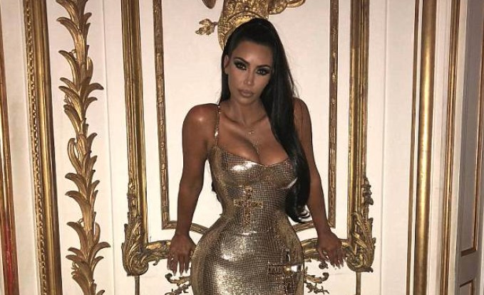 Πιο σέξι από ποτέ η Κιμ Καρντάσιαν πήγε στο MET Gala αφήνοντας τον Κάνιε να… κάνει δουλειές στο σπίτι – ΦΩΤΟ – ΒΙΝΤΕΟ