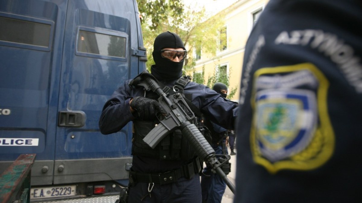 Μεγάλη επιχείρηση της Αντιτρομοκρατικής – 14 συλλήψεις για το “επαναστατικό ταμείο”
