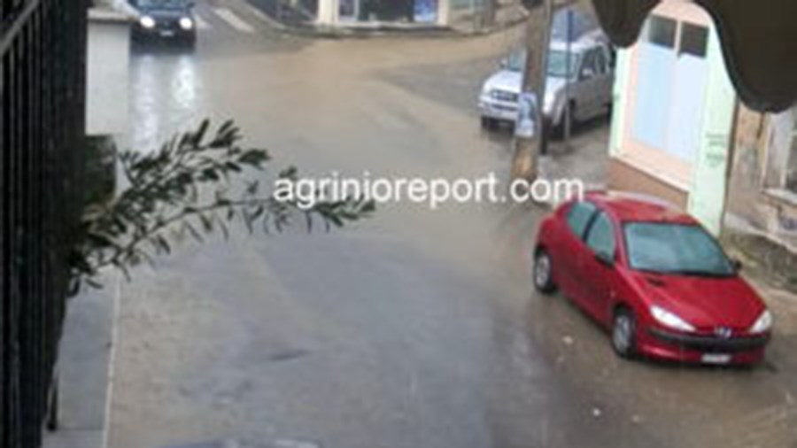 Χάος στο Αγρίνιο από το ξαφνικό μπουρίνι – Έβρεξε 20 λεπτά και…ήταν αρκετά – ΒΙΝΤΕΟ – ΦΩΤΟ