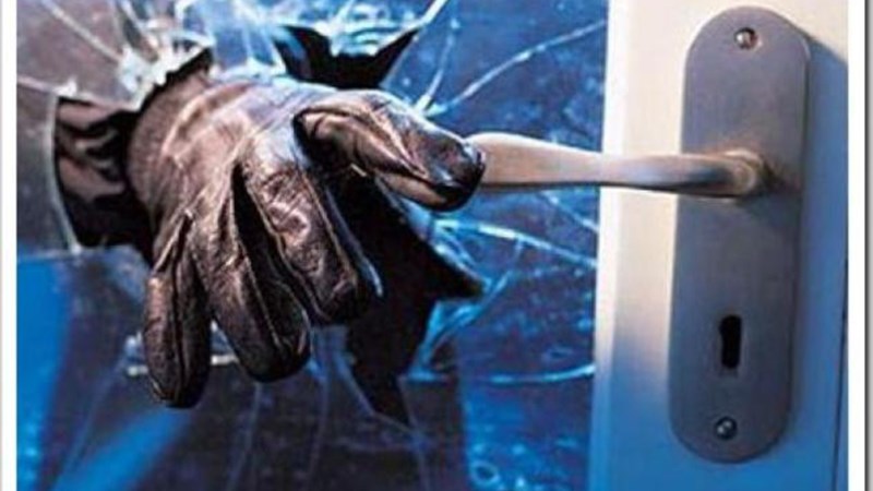 Εφιάλτης για οικογένεια στο Λαγονήσι – Κουκουλοφόροι ληστές τους κλείδωσαν στην τουαλέτα και άρπαξαν χρήματα και κοσμήματα