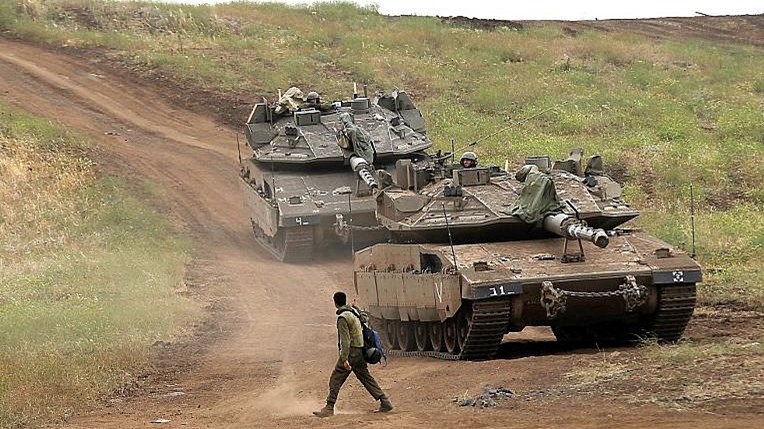 Ο ισραηλινός στρατός κινητοποιεί εφεδρικές δυνάμεις μετά την απόφαση Τραμπ