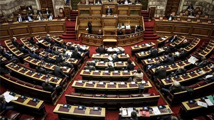 Ψηφίζεται το μεσημέρι το νομοσχέδιο για την υιοθεσία και αναδοχή- Ποιοι βουλευτές διαφοροποιούνται από την επίσημη γραμμή των κομμάτων