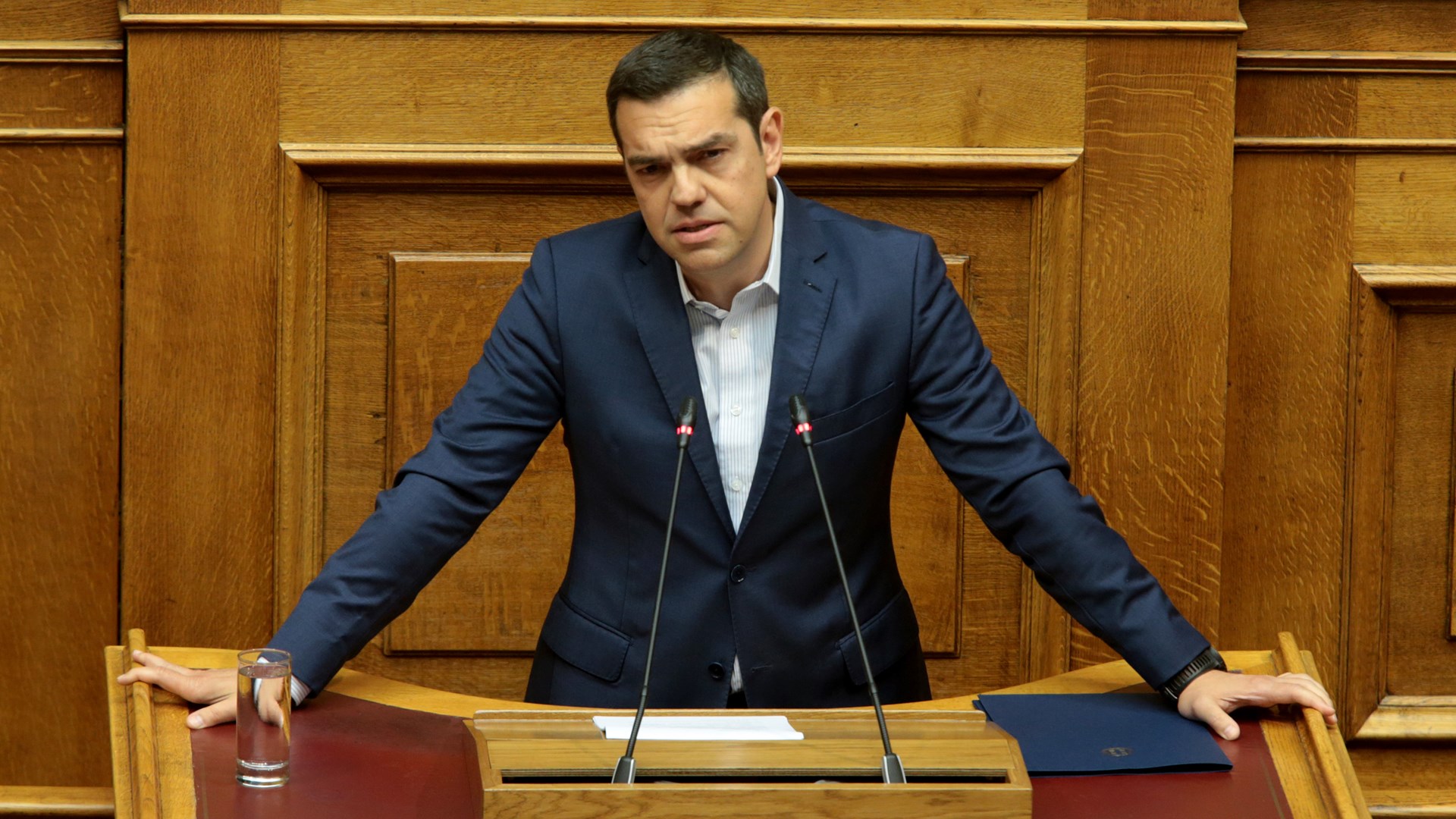 Τσίπρας για αναδοχή: Έχουμε στο μυαλό μας τα παιδιά ενός κατώτερου θεού – Κακώς η συζήτηση εστιάστηκε στο άρθρο για τα ομόφυλα ζευγάρια – ΒΙΝΤΕΟ