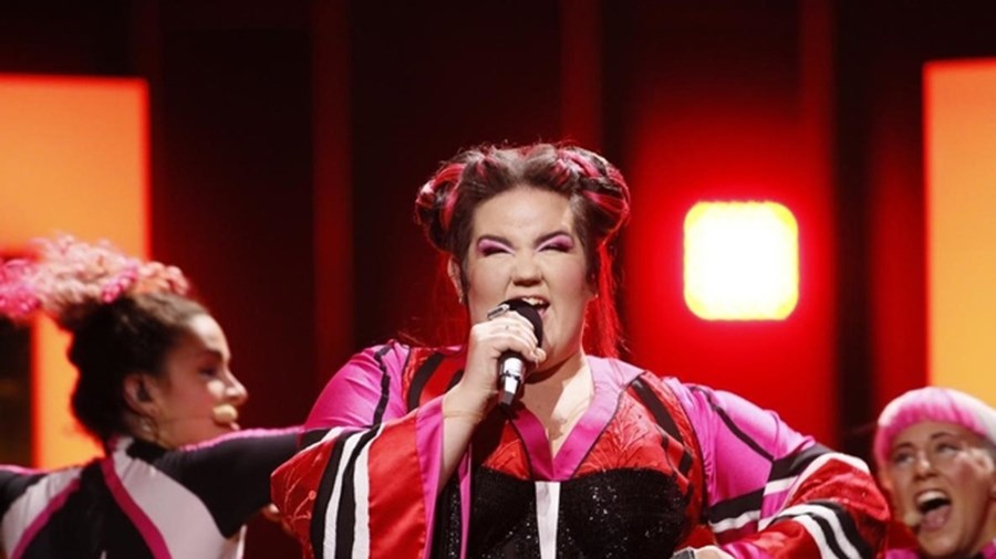 Το ατύχημα της τραγουδίστριας του Ισραήλ στη Eurovision – ΒΙΝΤΕΟ
