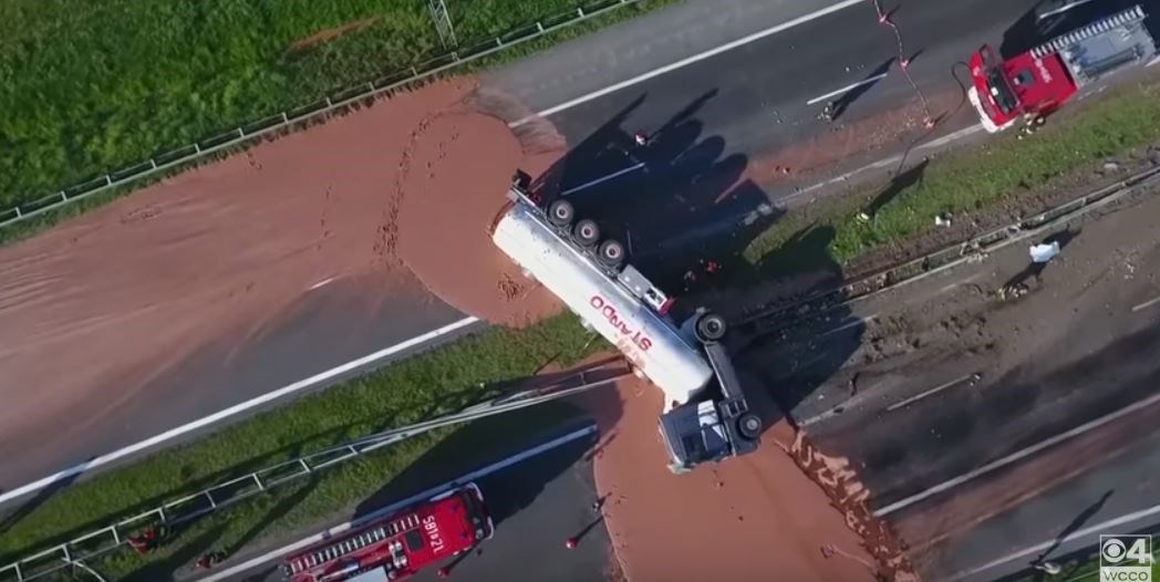 Αυτοκινητόδρομος μετατράπηκε σε… ποτάμι σοκολάτας – ΒΙΝΤΕΟ