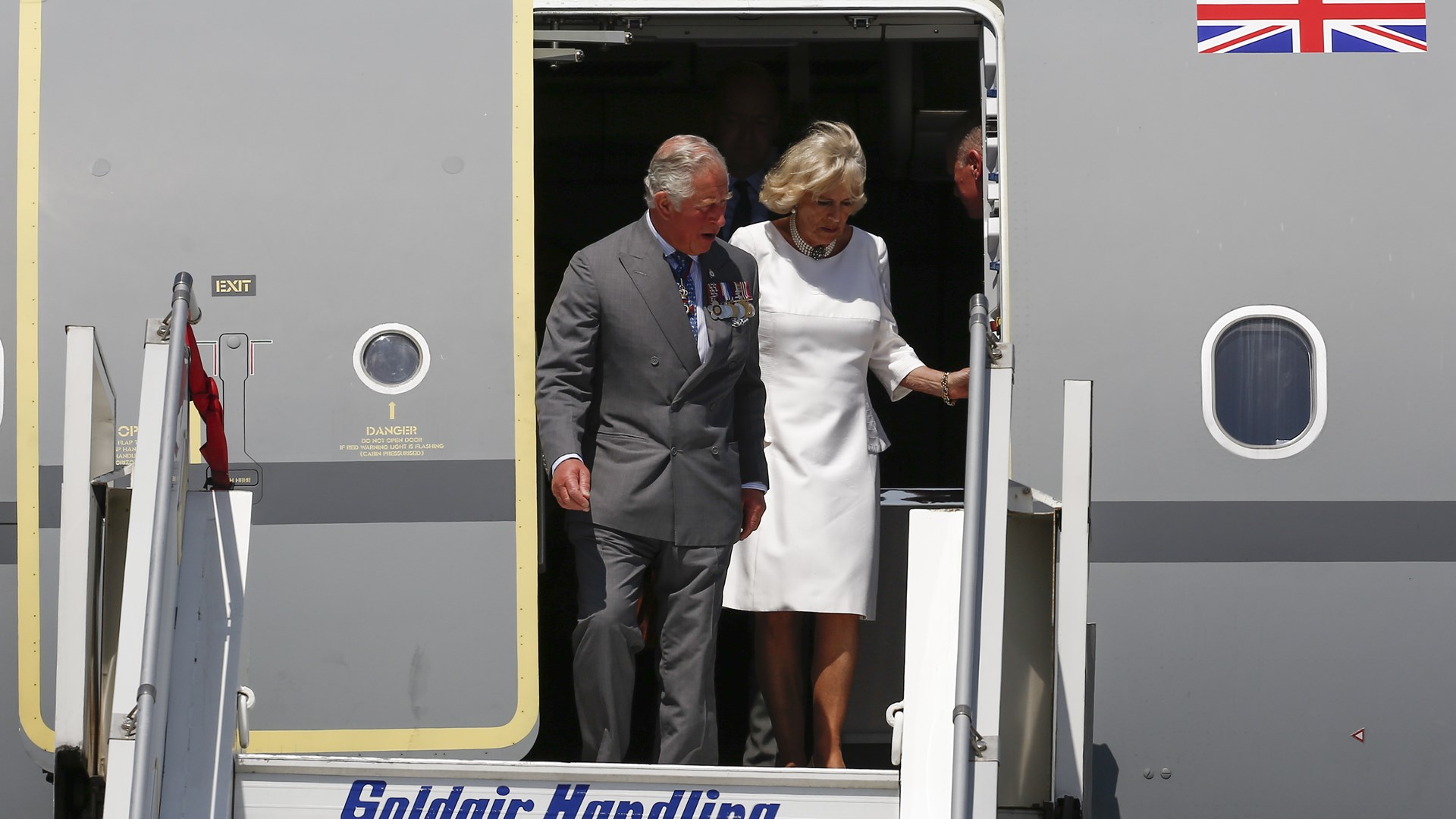 Κρητική υποδοχή στο πριγκιπικό ζεύγος – Τα δώρα και το κέρασμα στην πλατεία – Πυρετώδεις οι προετοιμασίες