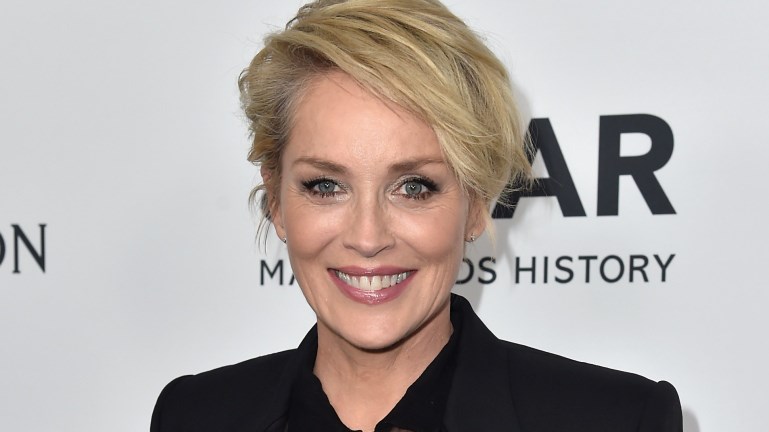 Η σέξι Σάρον Στόουν ποζάρει στα 60 της και εντυπωσιάζει – ΒΙΝΤΕΟ – ΦΩΤΟ