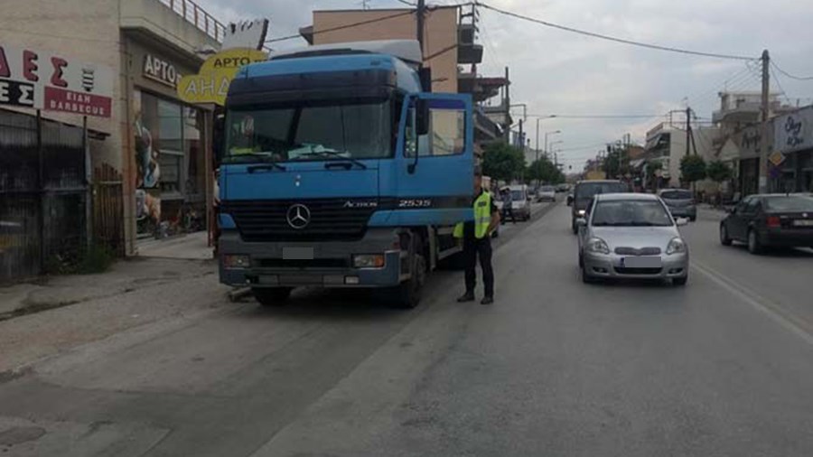 Κατέληξε η γυναίκα που παρασύρθηκε από νταλίκα στη Λάρισα