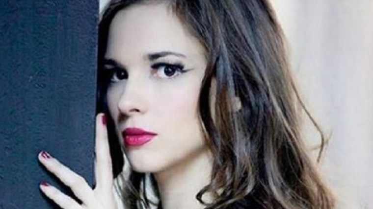 Η Δημητροπούλου στον “Συμβολαιογράφο” του Ζούλια!