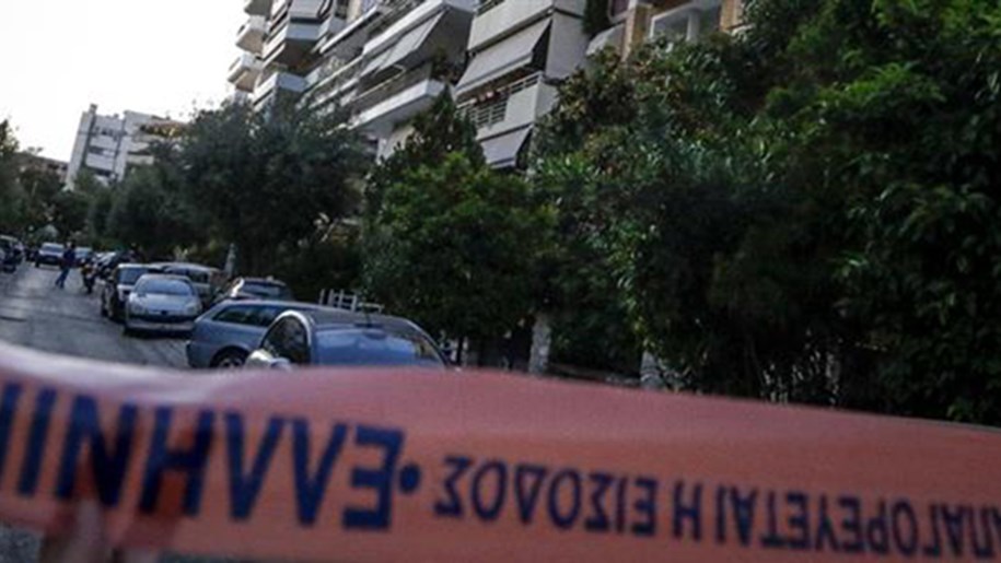 Έσφαξε την μάνα του με 38 μαχαιριές – “Μου έριχνε φάρμακο στο φαγητό για να ελέγχει το μυαλό μου” λέει ο μητροκτόνος της Νέας Σμύρνης