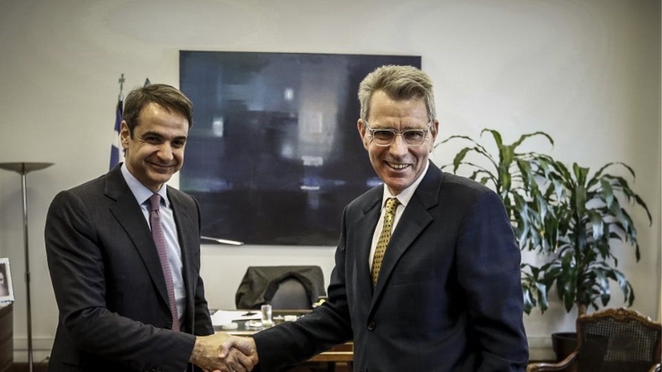 Τετ α τετ Μητσοτάκη – Πάιατ στη Βουλή – Τι συζητήθηκε