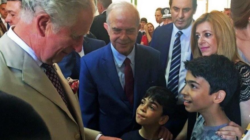 Μια ζωγραφιά έκαναν δώρο στον Πρίγκιπα Κάρολο παιδιά πρoσφύγων στην Κρήτη – ΦΩΤΟ