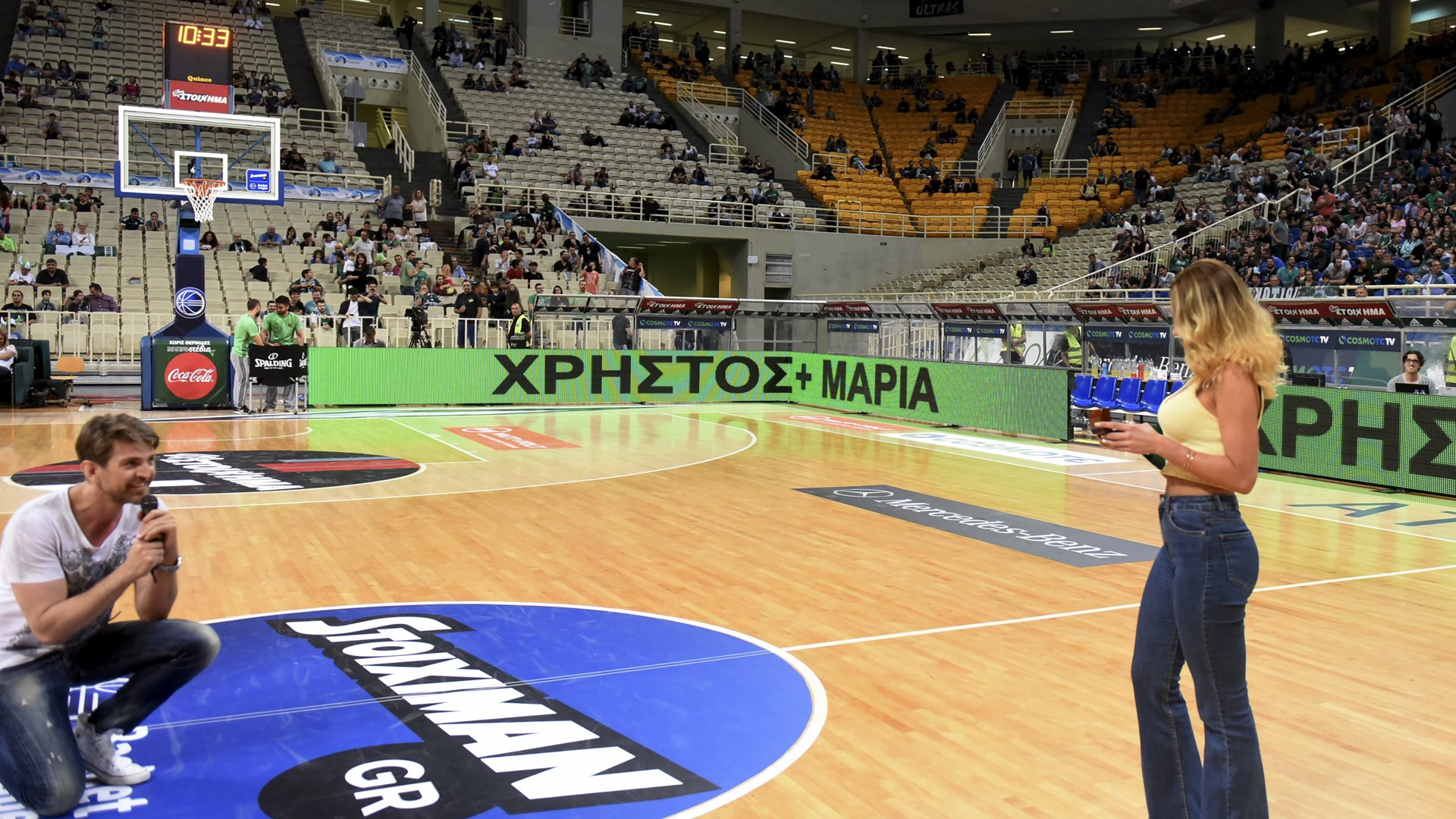 Πήγε στο ΟΑΚΑ για να παραλάβει το δώρο της και έφυγε με… πρόταση γάμου – ΦΩΤΟ