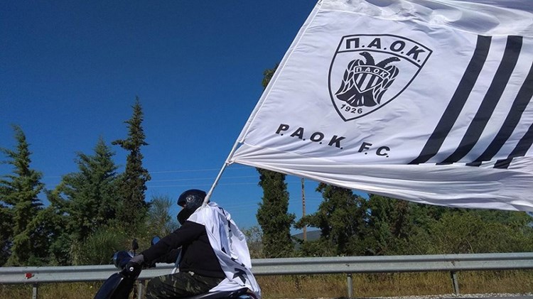 “Τρελός” ΠΑΟΚτσής ταξιδεύει από τη Θεσσαλονίκη στην Αθήνα με… παπάκι και μια τεράστια σημαία – ΦΩΤΟ – ΒΙΝΤΕΟ