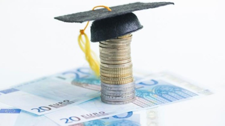 Υπουργείο Παιδείας: 3.420 ευρώ τώρα σε 3.685 φοιτητές