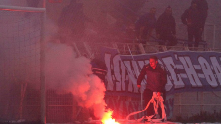 Άγριο ξύλο στη Νίκαια με οπαδούς Ιωνικού και Προοδευτικής