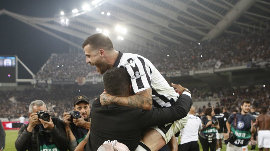 Μπλουζάκια για το… νταμπλ στον ΠΑΟΚ – ΦΩΤΟ