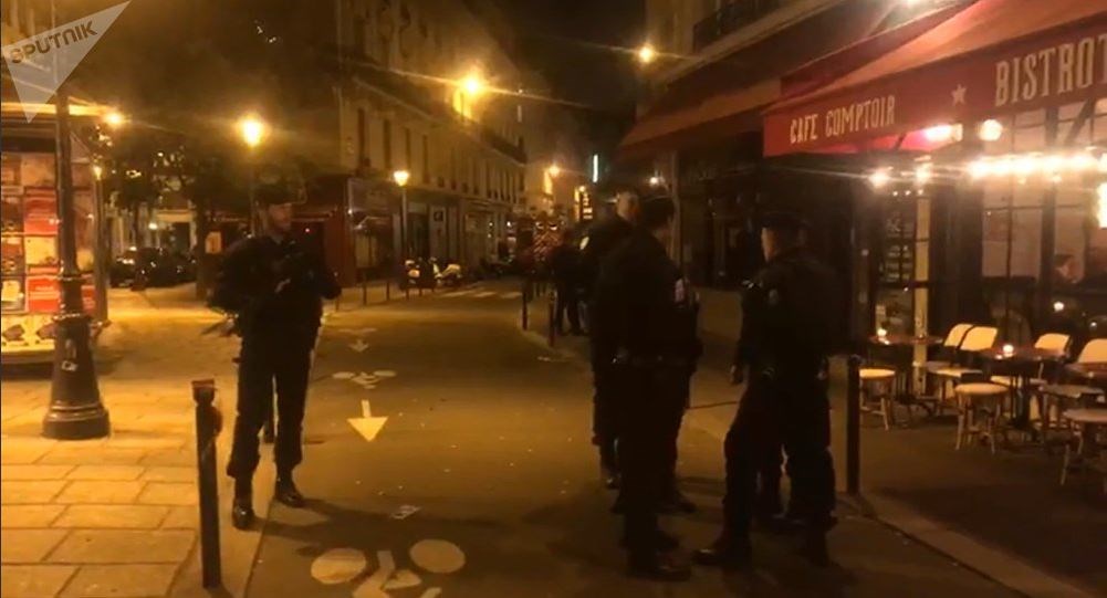 Ένας νεκρός και τέσσερις τραυματίες ο έως τώρα απολογισμός της επίθεσης στο Παρίσι – ΤΩΡΑ