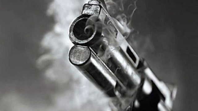 Πρώην αστυνομικός διευθυντής βγήκε στο μπαλκόνι και πυροβολούσε