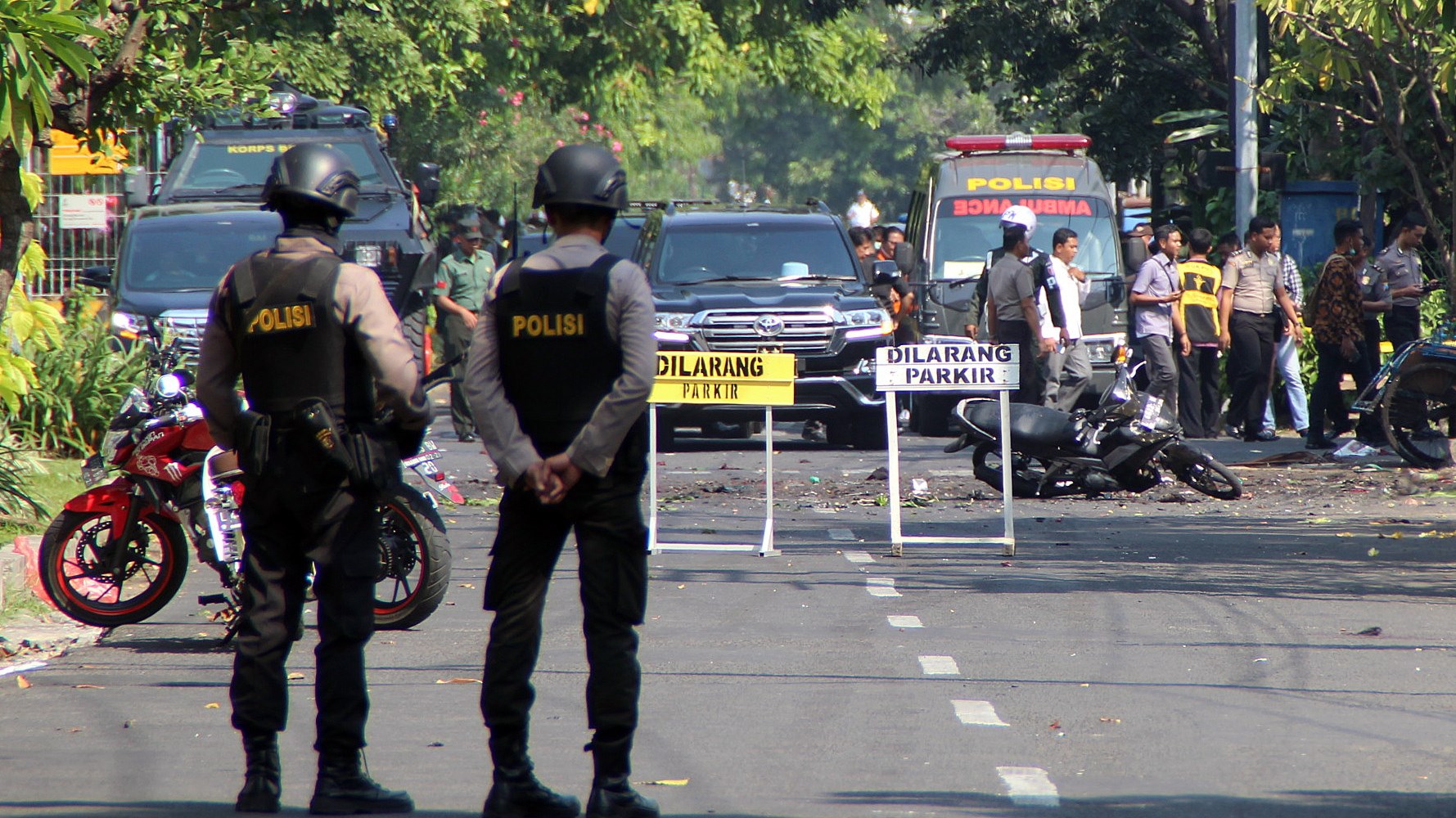 Τουλάχιστον 9 νεκροί από τις επιθέσεις αυτοκτονίας σε εκκλησίες στην Ινδονησία
