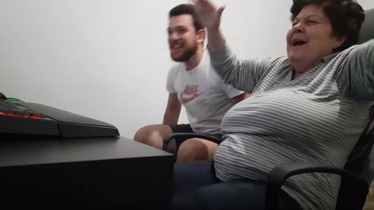 Η ΠAOKτσου γιαγιά που έγινε…viral – Οι έξαλλοι πανηγυρισμοί της στα γκολ του Δικεφάλου του Βορρά – ΒΙΝΤΕΟ