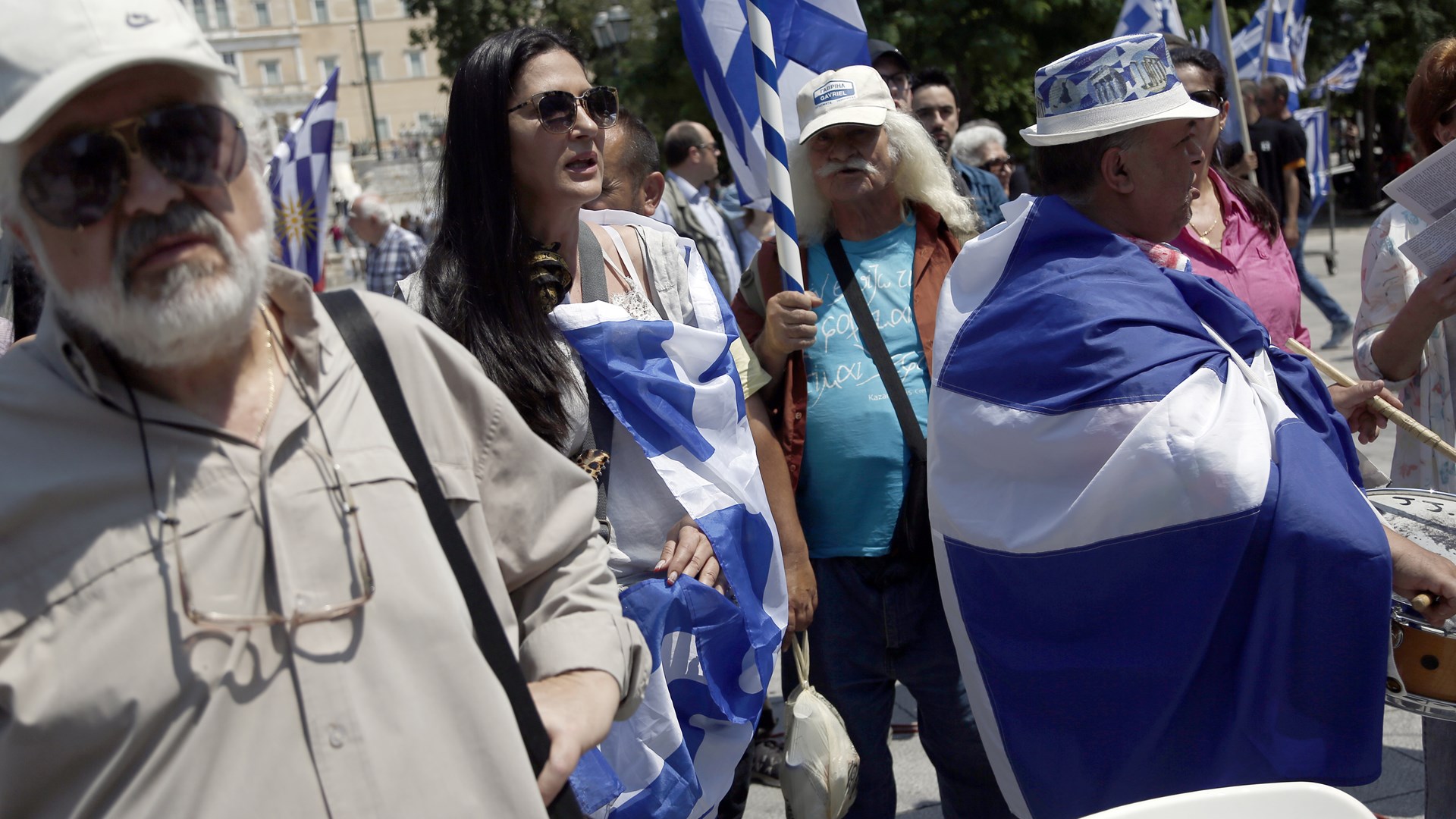 ΦΩΤΟ από τη συγκέντρωση στο Σύνταγμα για τους δύο Έλληνες στρατιωτικούς