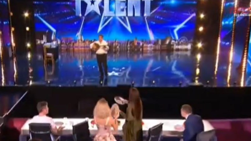 Αυτός είναι ο Χαράλαμπος που “τρέλανε” με το μπουζούκι του το “Βρετανία έχεις ταλέντο” – ΒΙΝΤΕΟ