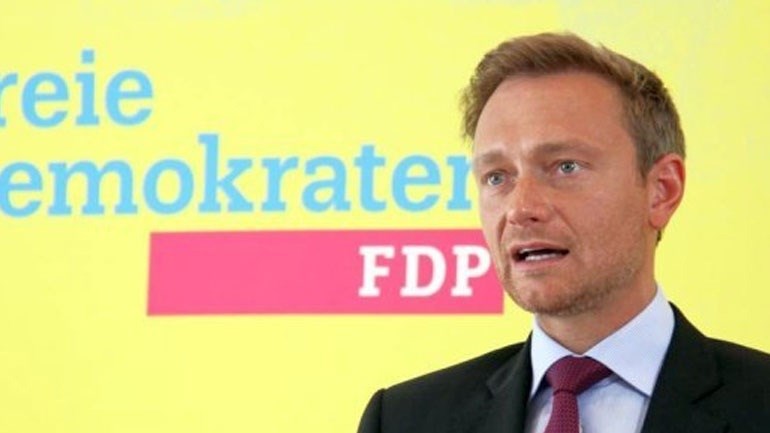 “Άνω-κάτω” οι Φιλελεύθεροι στη Γερμανία μετά τη δήλωση «τον πρόσφυγα δίπλα μας»