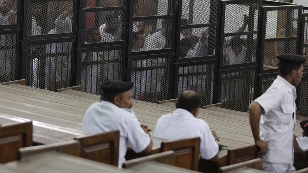 Αίγυπτος – 278 πρόσωπα παραπέμπονται ενώπιον στρατοδικείου για «τρομοκρατία»