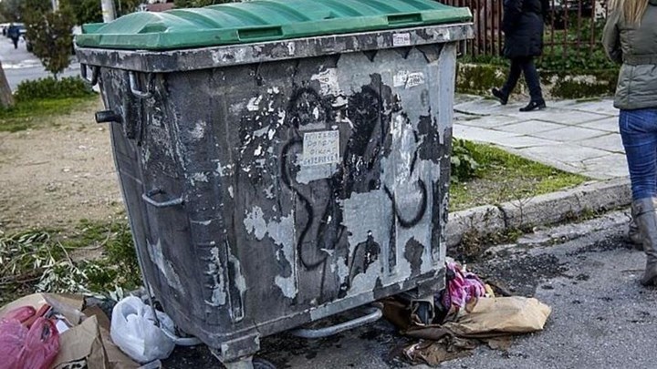 Σύλληψη δύο γυναικών για το βρέφος που είχε βρεθεί νεκρό σε κάδο σκουπιδιών στην Πετρούπολη- ΤΩΡΑ