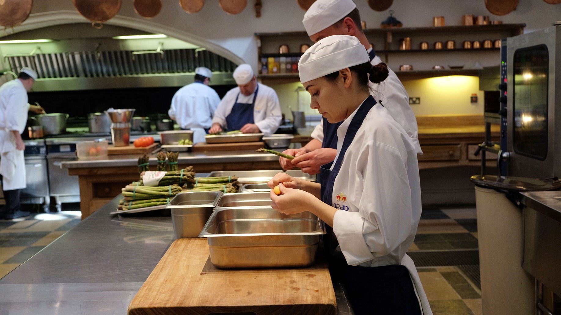 Πυρετώδεις προετοιμασίες για το φαγητό στον γάμο του Πρίγκιπα Χάρι και της Μέγκαν Μαρκλ – ΦΩΤΟ