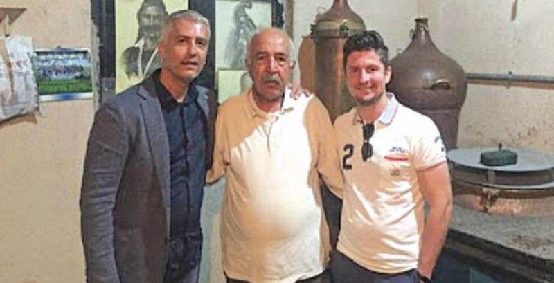 Ο “εξολοθρευτής”  της 17Ν το έριξε στα…τσίπουρα