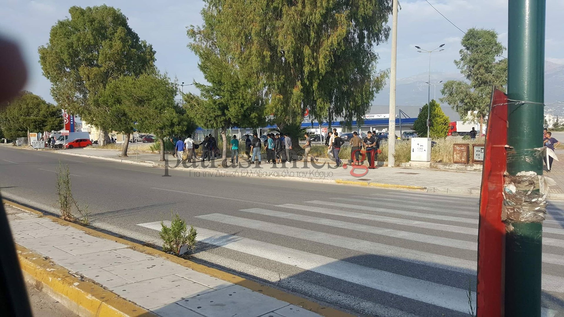 Άγριο ξύλο μεταξύ ομάδων μεταναστών στην Πάτρα – ΦΩΤΟ – ΒΙΝΤΕΟ