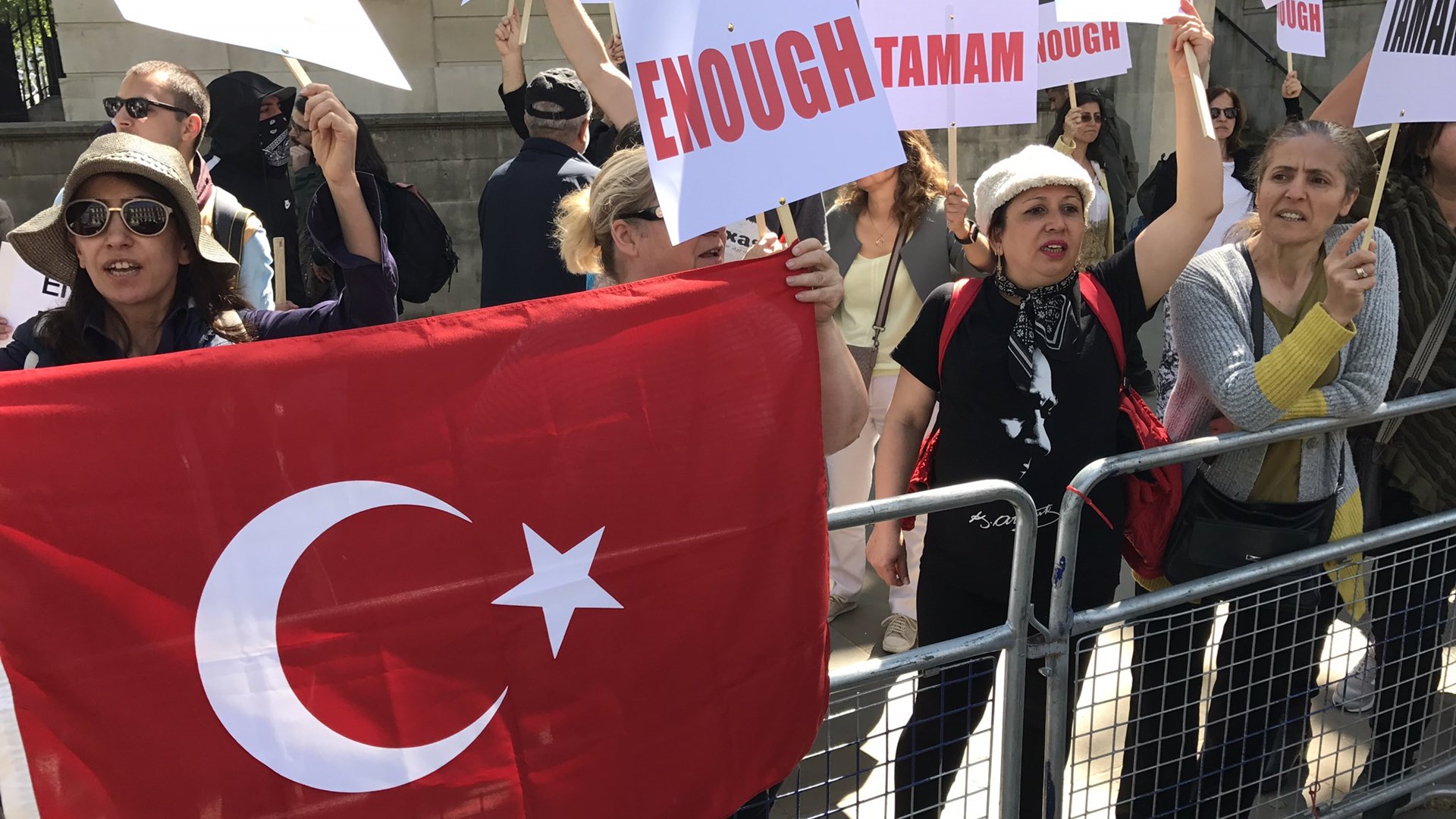 Διαμαρτυρίες στο Λονδίνο με φόντο την επίσκεψη Ερντογάν – ΒΙΝΤΕΟ