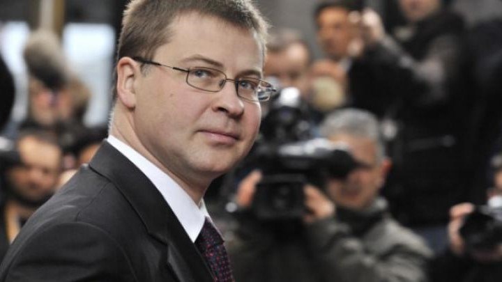 Ντομπρόβσκις: Ζήτημα μηνών τα μέτρα για το χρέος