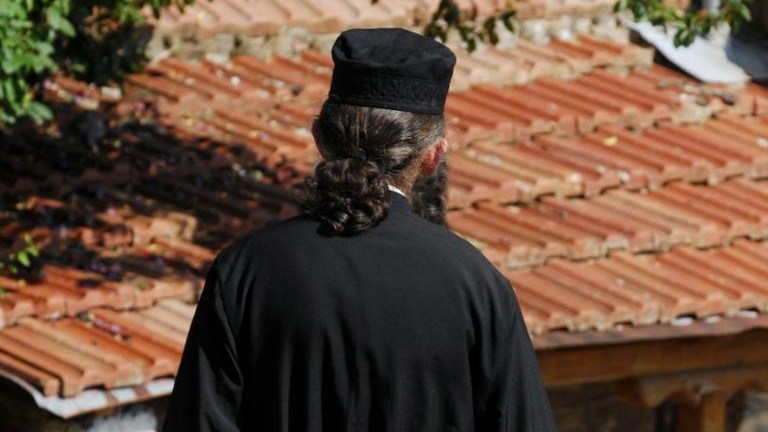 Σάλος για τον 80χρονο ιερέα που ασέλγησε σε βάρος 11χρονης στο Βόλο – Κρίθηκε προφυλακιστέος