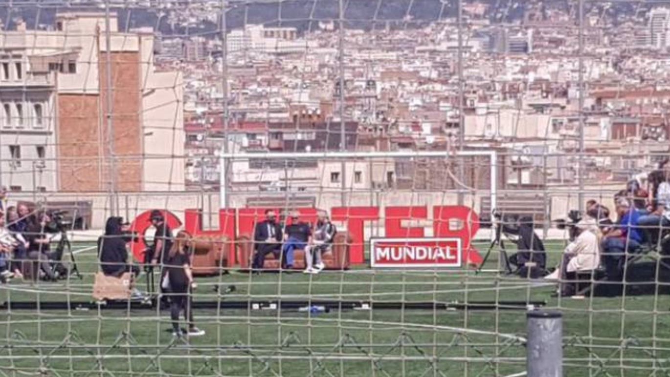 Κατέρρευσε εξέδρα κατά τη διάρκεια συνέντευξης του Ινιέστα – 18 τραυματίες  – ΒΙΝΤΕΟ