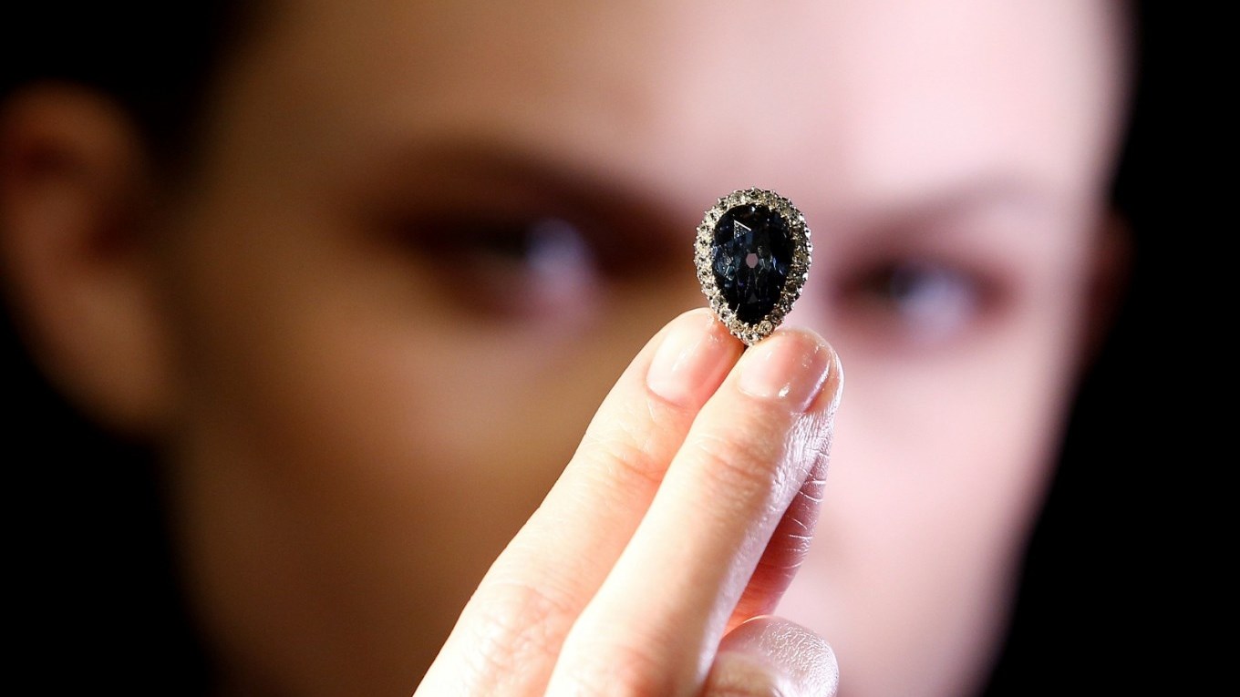 Το αστρονομικό ποσό που πωλήθηκε τo διαμάντι Μπλε Φαρνέζε- ΦΩΤΟ – ΒΙΝΤΕΟ