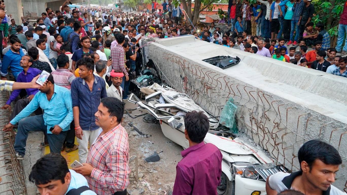 Τουλάχιστον 18 νεκροί από κατάρρευση γέφυρας στην Ινδία – ΒΙΝΤΕΟ – ΦΩΤΟ