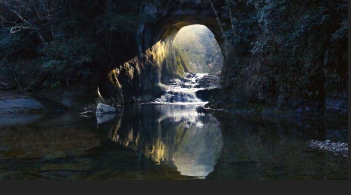 Σε αυτή τη σπηλιά δημιουργείται μια καρδιά με το φως του ήλιου – ΦΩΤΟ