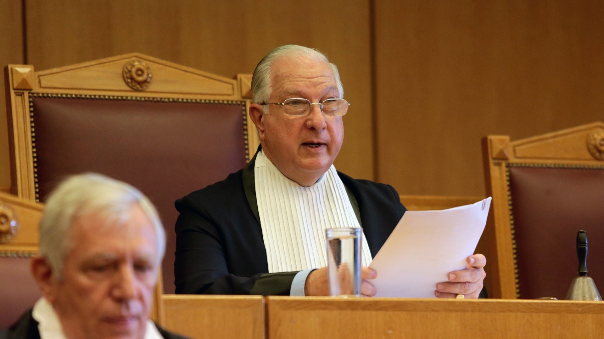 Η παραίτηση με δάκρυα του Προέδρου του ΣτΕ και οι αιχμές – Όλες οι αντιδράσεις – ΒΙΝΤΕΟ