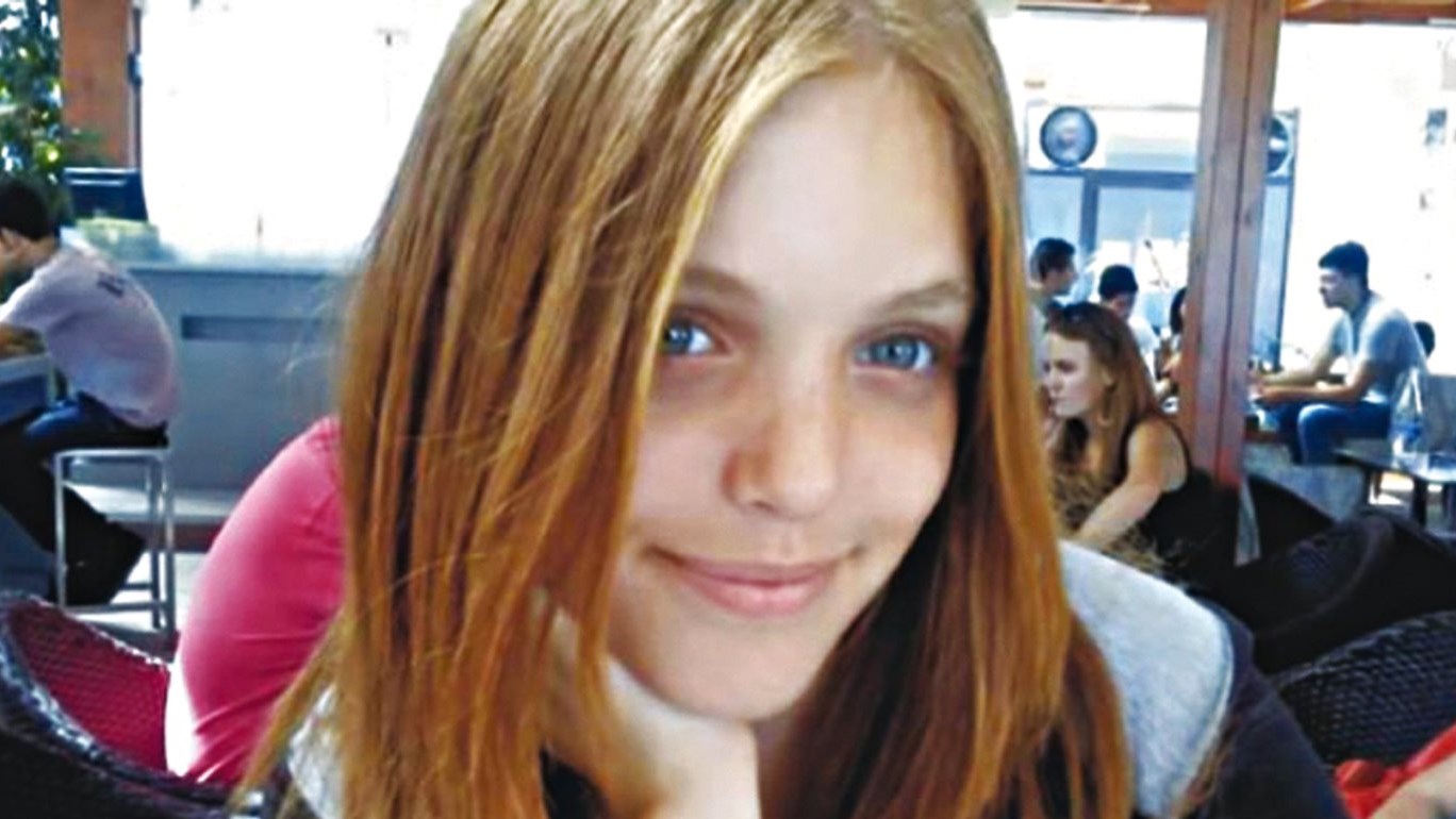 Χαμός στη δίκη για τον θάνατο της 16χρονης Στέλλας – Ξέσπασε σε κλάματα η μάνα της: Την είδα και δεν την γνώρισα, το κεφάλι ήταν…