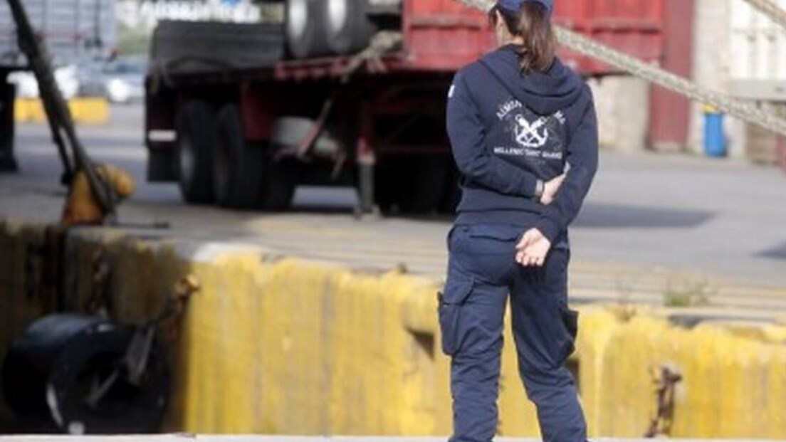 Κατέβασε το εσώρουχό του και…άφησε “άφωνους” τους λιμενικούς